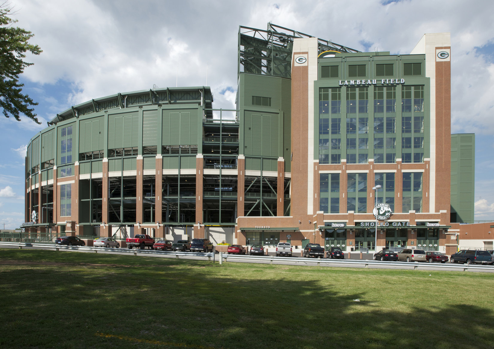 Lambeau Field Suites and Club-Seats - Mavid Construction